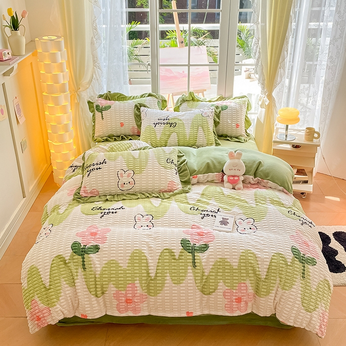 91家纺网 家纺一手货源 找家纺 摩妮卡 2025新款提花豆豆绒卡通印花牛奶绒四件套 花间兔