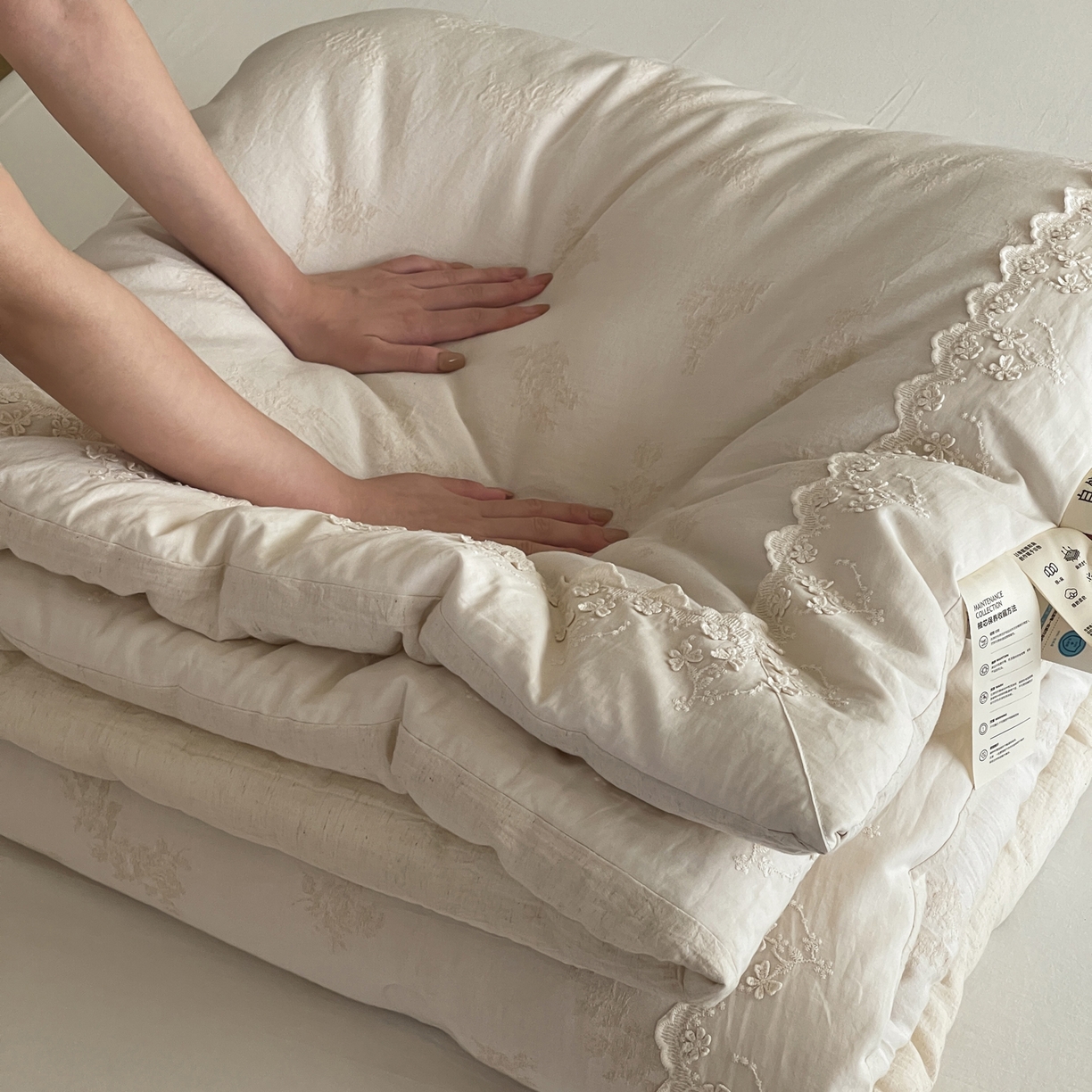 91家纺网 家纺一手货源 找家纺 一加一 2025新款亲肤柔软棉麻大提花大豆抗菌被子被芯 初朵