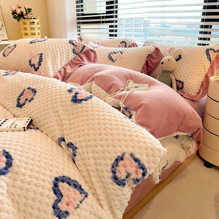 摩妮卡 2026新款提花豆豆绒卡通印花牛奶绒四件套 恋心