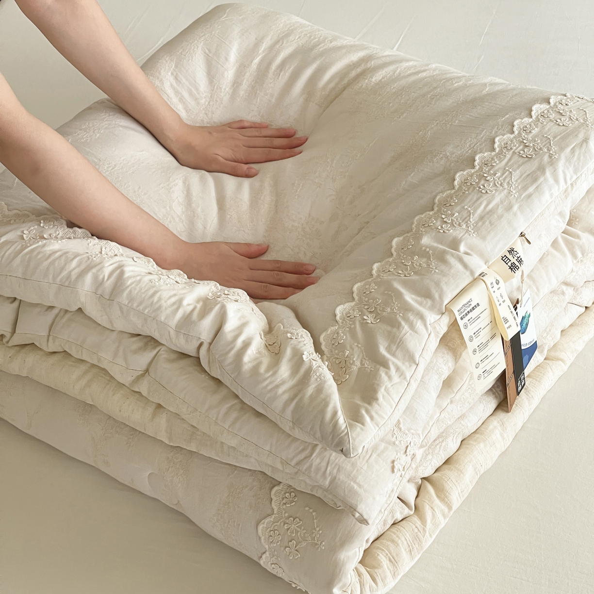 91家纺网 家纺一手货源 找家纺 一加一 2025新款亲肤柔软棉麻大提花大豆抗菌被子被芯 花间对影