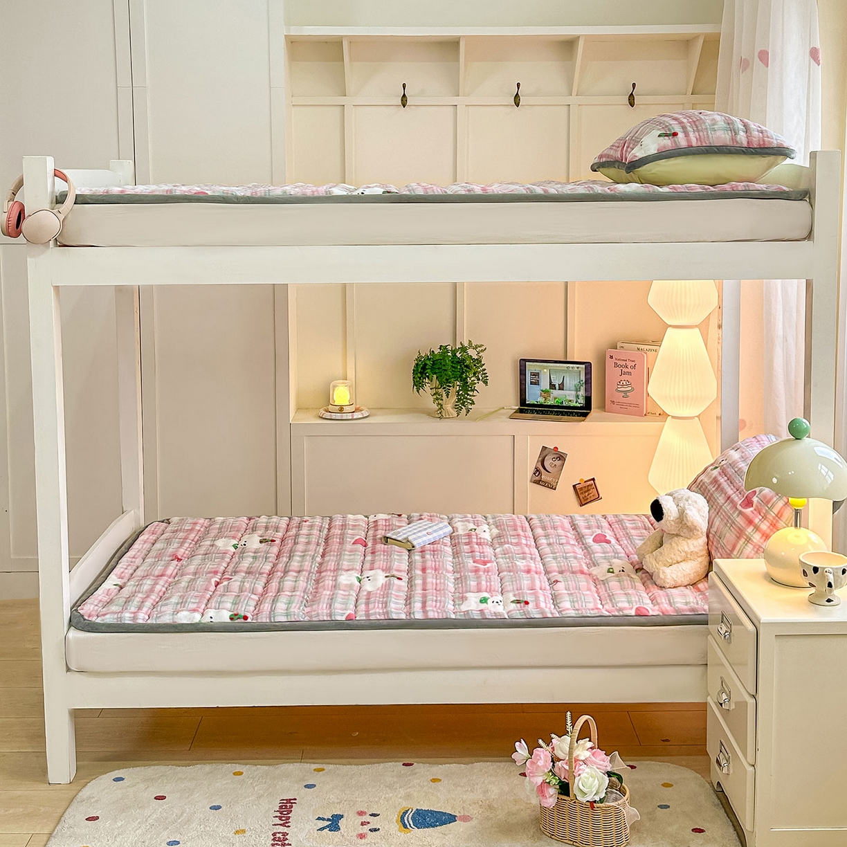 91家纺网 家纺一手货源 找家纺 眠势力 2025新款牛奶绒泡泡床褥加绒仿兔毛绒床褥子秋冬保暖珊瑚绒夹棉学生上下铺床护垫 格子小熊