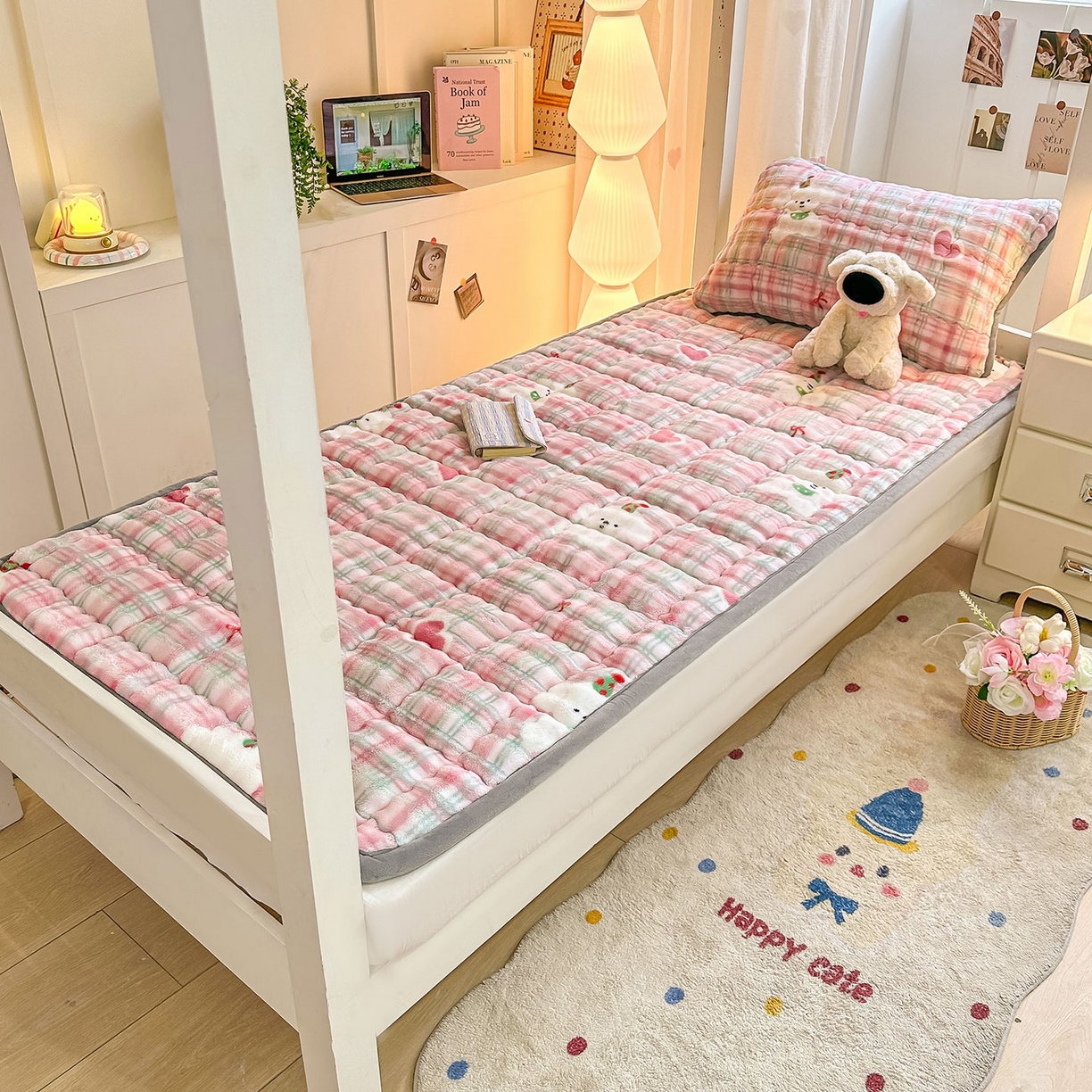 91家纺网 家纺一手货源 找家纺 眠势力 2025新款牛奶绒泡泡床褥加绒仿兔毛绒床褥子秋冬保暖珊瑚绒夹棉学生上下铺床护垫 格子小熊