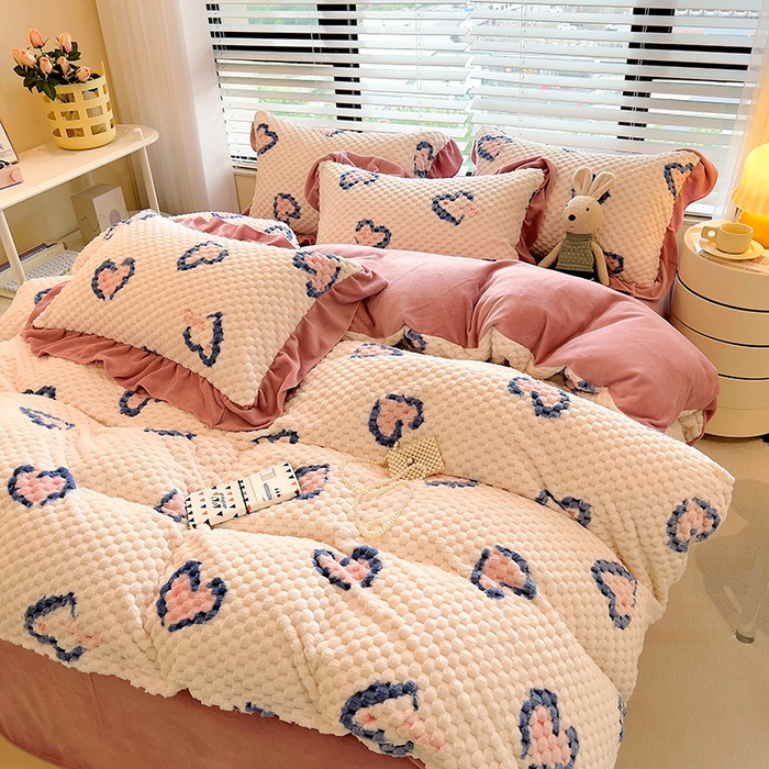 91家纺网 家纺一手货源 找家纺 摩妮卡 2026新款提花豆豆绒卡通印花牛奶绒四件套 恋心