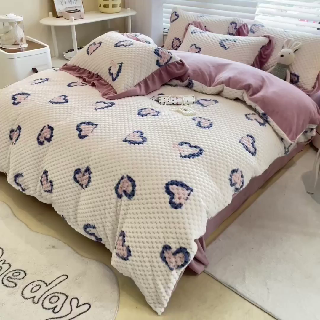 91家纺网 家纺一手货源 找家纺 摩妮卡 2026新款提花豆豆绒卡通印花牛奶绒四件套 恋心