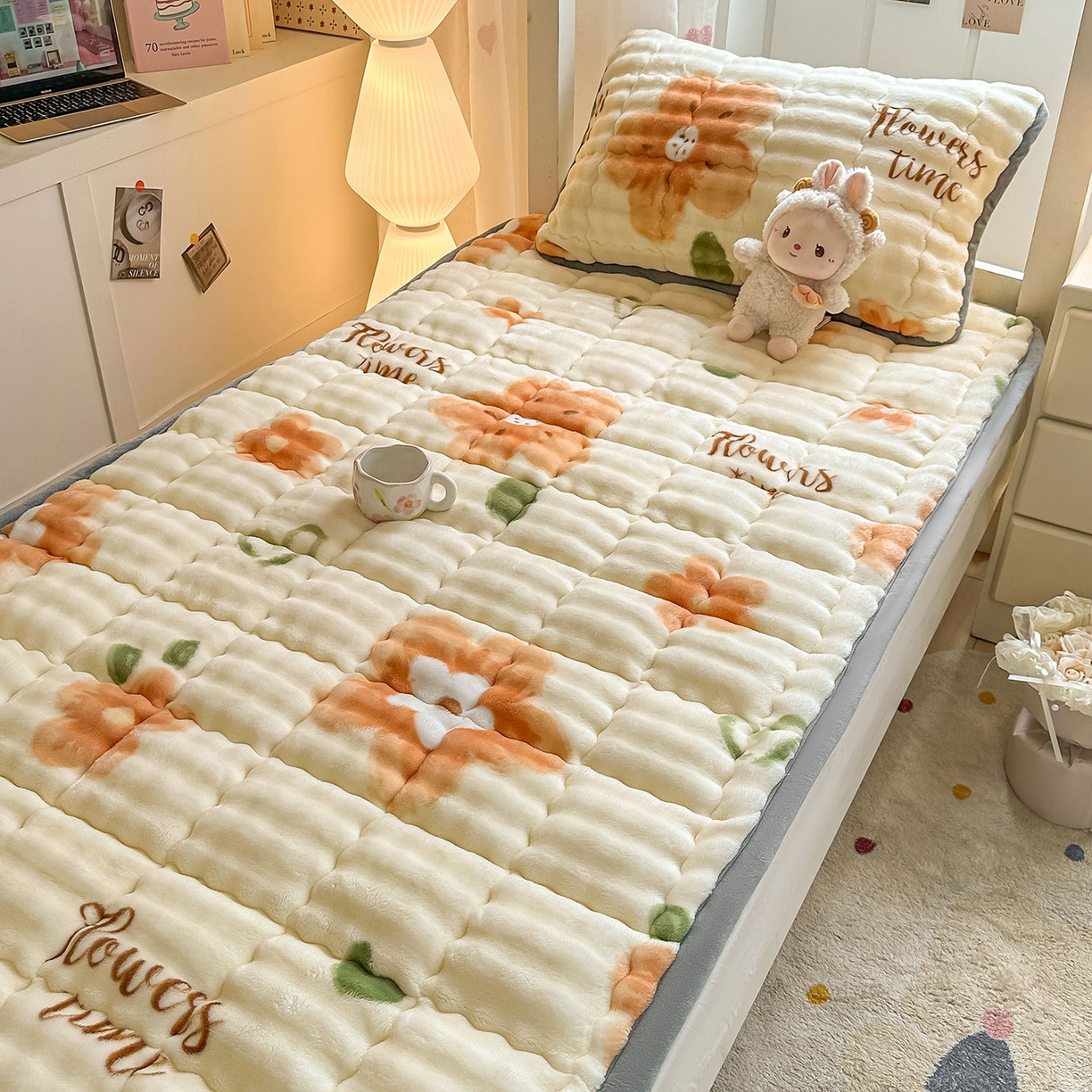 91家纺网 家纺一手货源 找家纺 眠势力 2025新款牛奶绒泡泡床褥加绒仿兔毛绒床褥子秋冬保暖珊瑚绒夹棉学生上下铺床护垫 花样年华