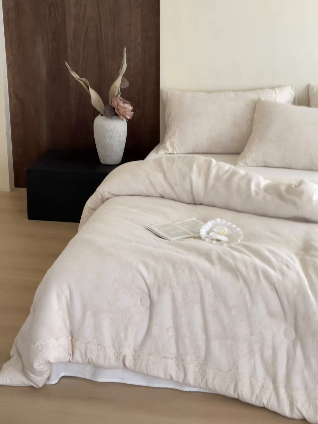 91家纺网 家纺一手货源 找家纺 一加一 2025新款亲肤柔软棉麻大提花大豆抗菌被子被芯 花间对影