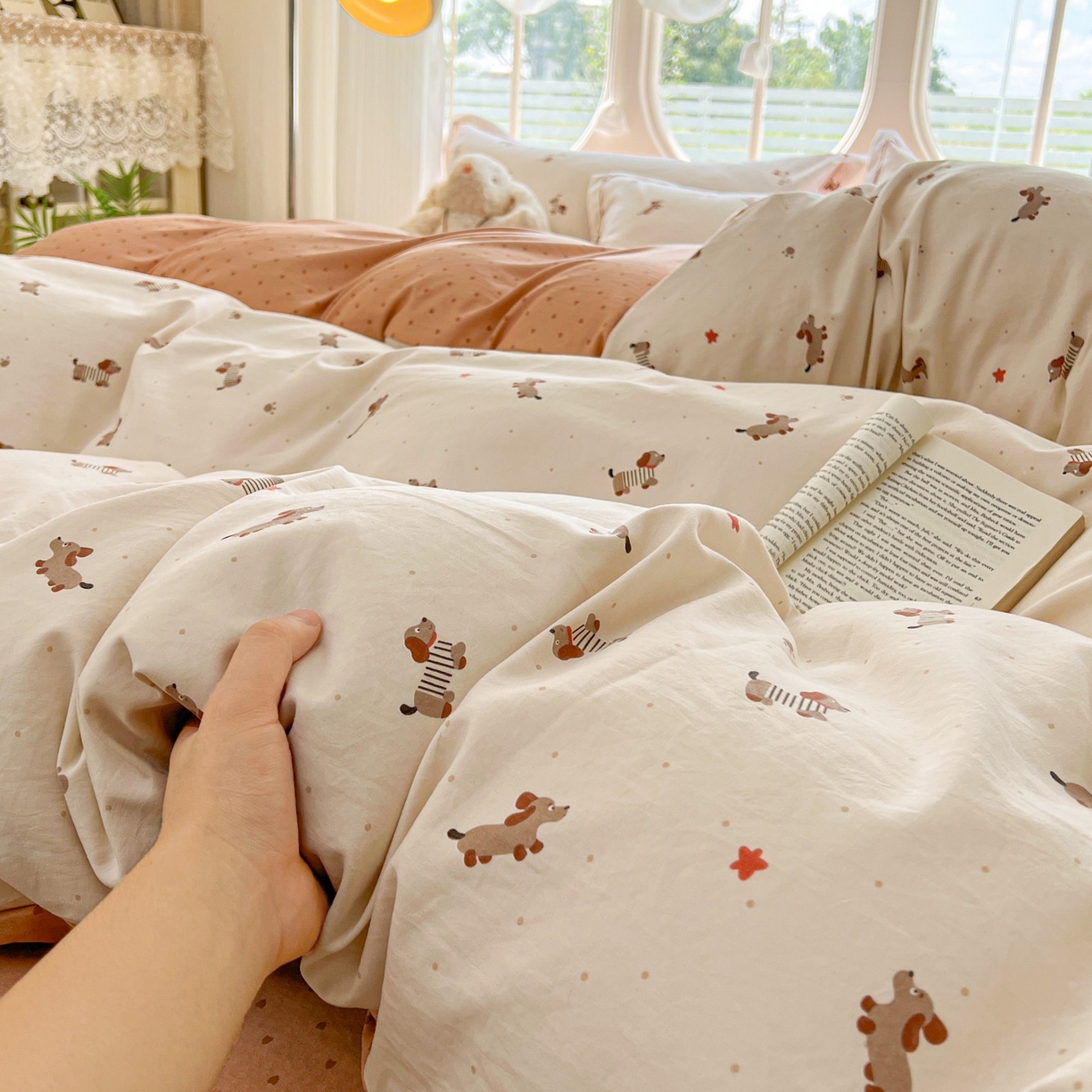 91家纺网 家纺一手货源 找家纺 韩后家纺 2025新款水洗棉印花系列四件套 腊肠狗