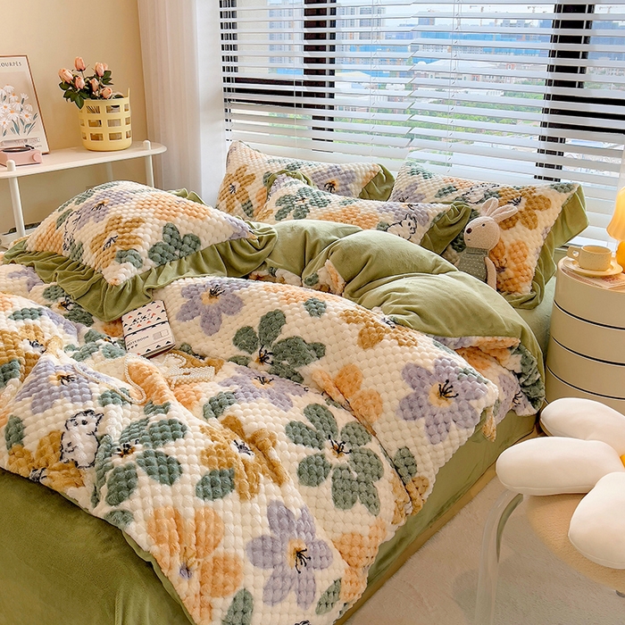 91家纺网 家纺一手货源 找家纺 摩妮卡 2025新款提花豆豆绒卡通印花牛奶绒四件套 铃兰花语