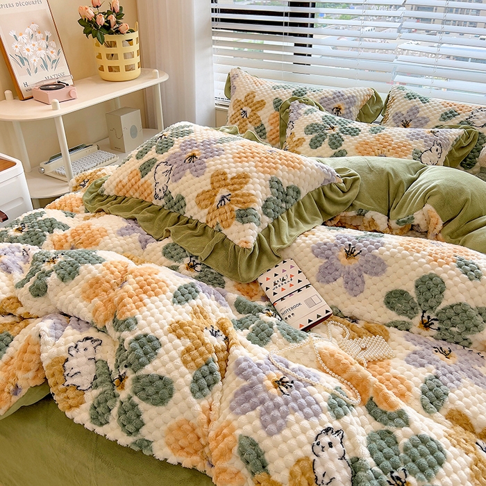 91家纺网 家纺一手货源 找家纺 摩妮卡 2025新款提花豆豆绒卡通印花牛奶绒四件套 铃兰花语