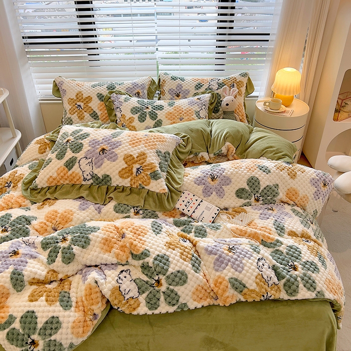 91家纺网 家纺一手货源 找家纺 摩妮卡 2025新款提花豆豆绒卡通印花牛奶绒四件套 铃兰花语