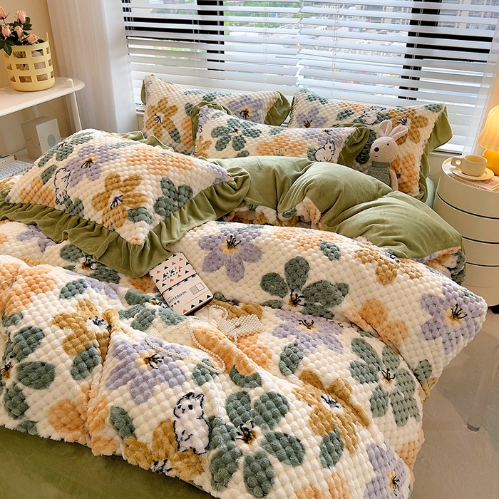 91家纺网 家纺一手货源 找家纺 摩妮卡 2025新款提花豆豆绒卡通印花牛奶绒四件套 铃兰花语