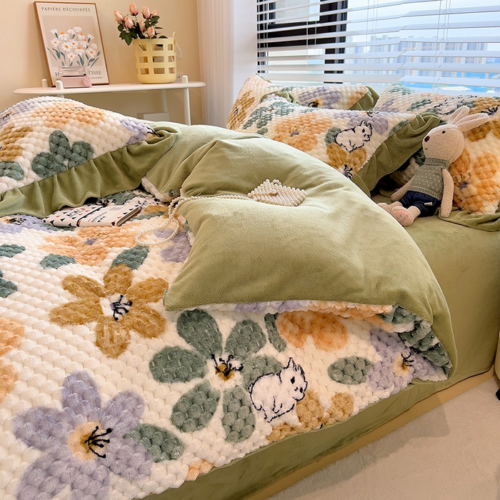 91家纺网 家纺一手货源 找家纺 摩妮卡 2025新款提花豆豆绒卡通印花牛奶绒四件套 铃兰花语