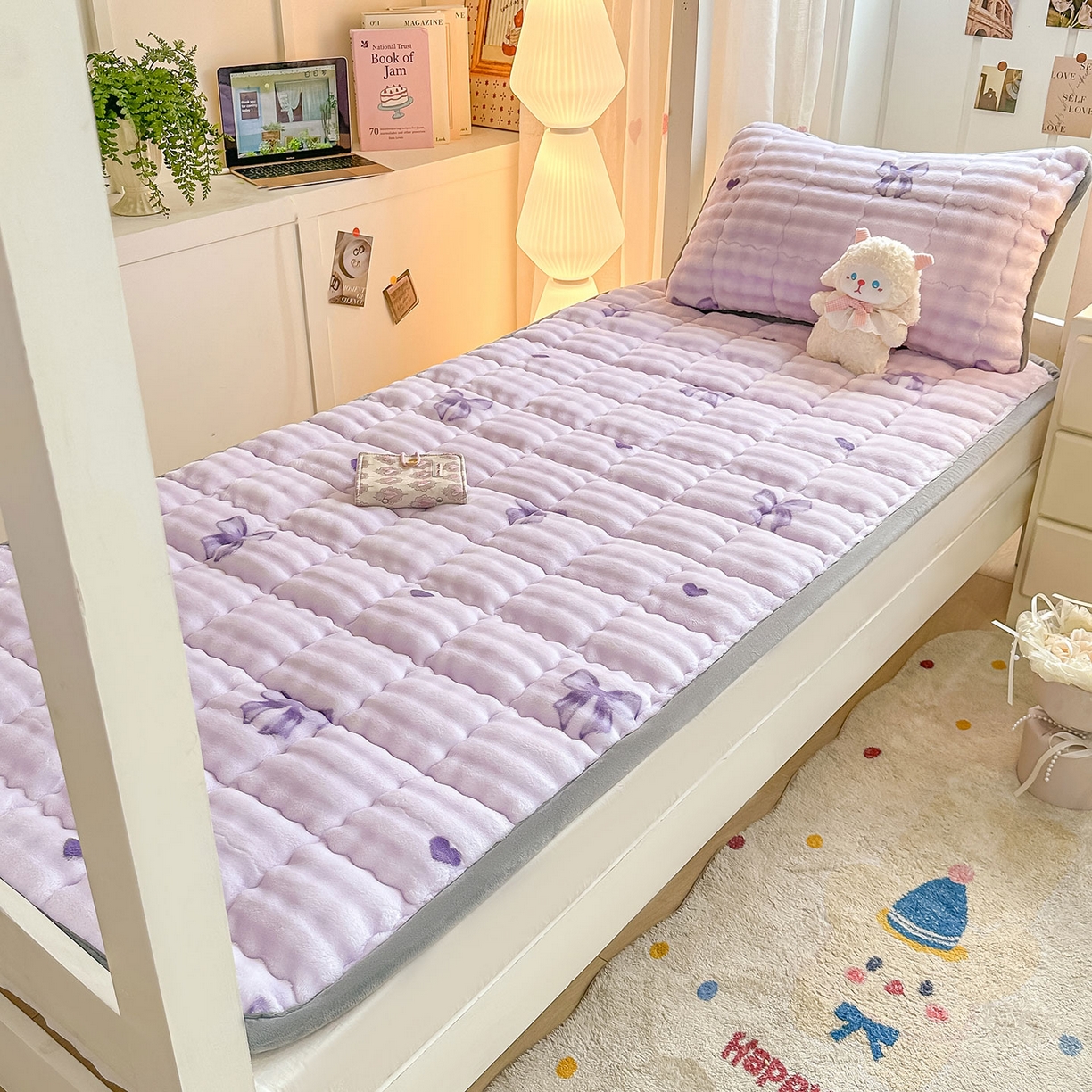 91家纺网 家纺一手货源 找家纺 眠势力 2025新款牛奶绒泡泡床褥加绒仿兔毛绒床褥子秋冬保暖珊瑚绒夹棉学生上下铺床护垫 罗曼情节