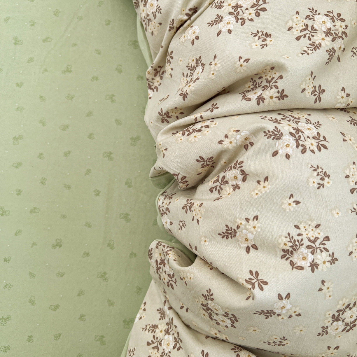 91家纺网 家纺一手货源 找家纺 韩后家纺 2025新款水洗棉印花系列四件套 花晓-绿