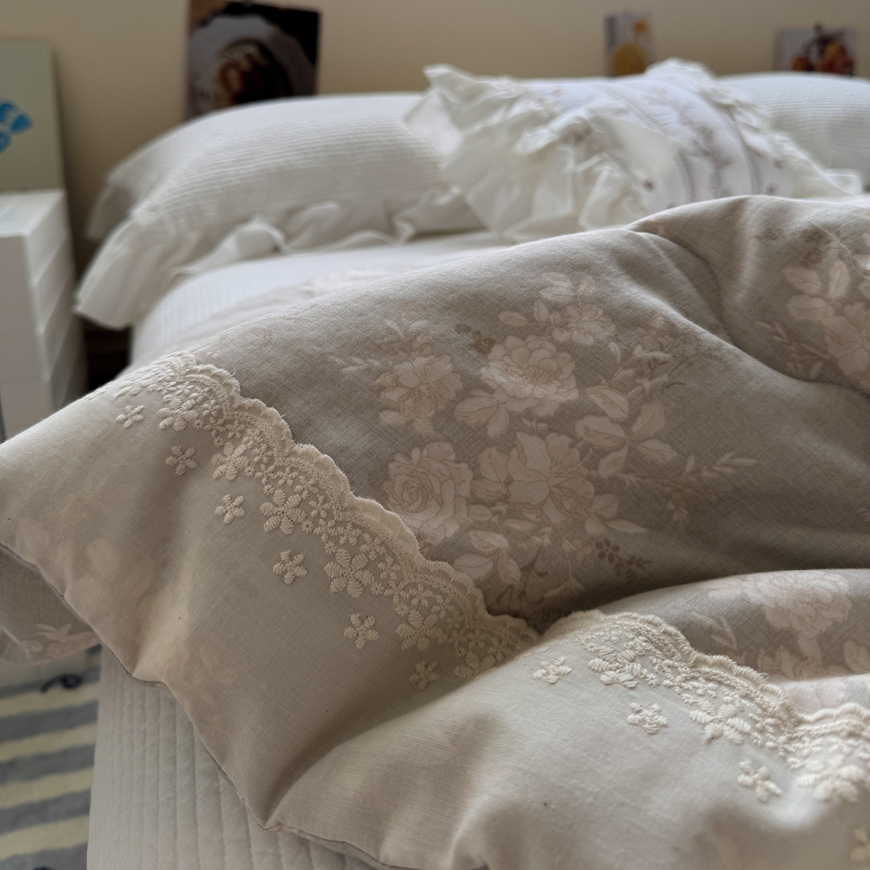 91家纺网 家纺一手货源 找家纺 一加一 2025新款A类全棉纯棉双层纱田园风懒人被冬被被子被芯（可水洗） 花蔓花影-灰