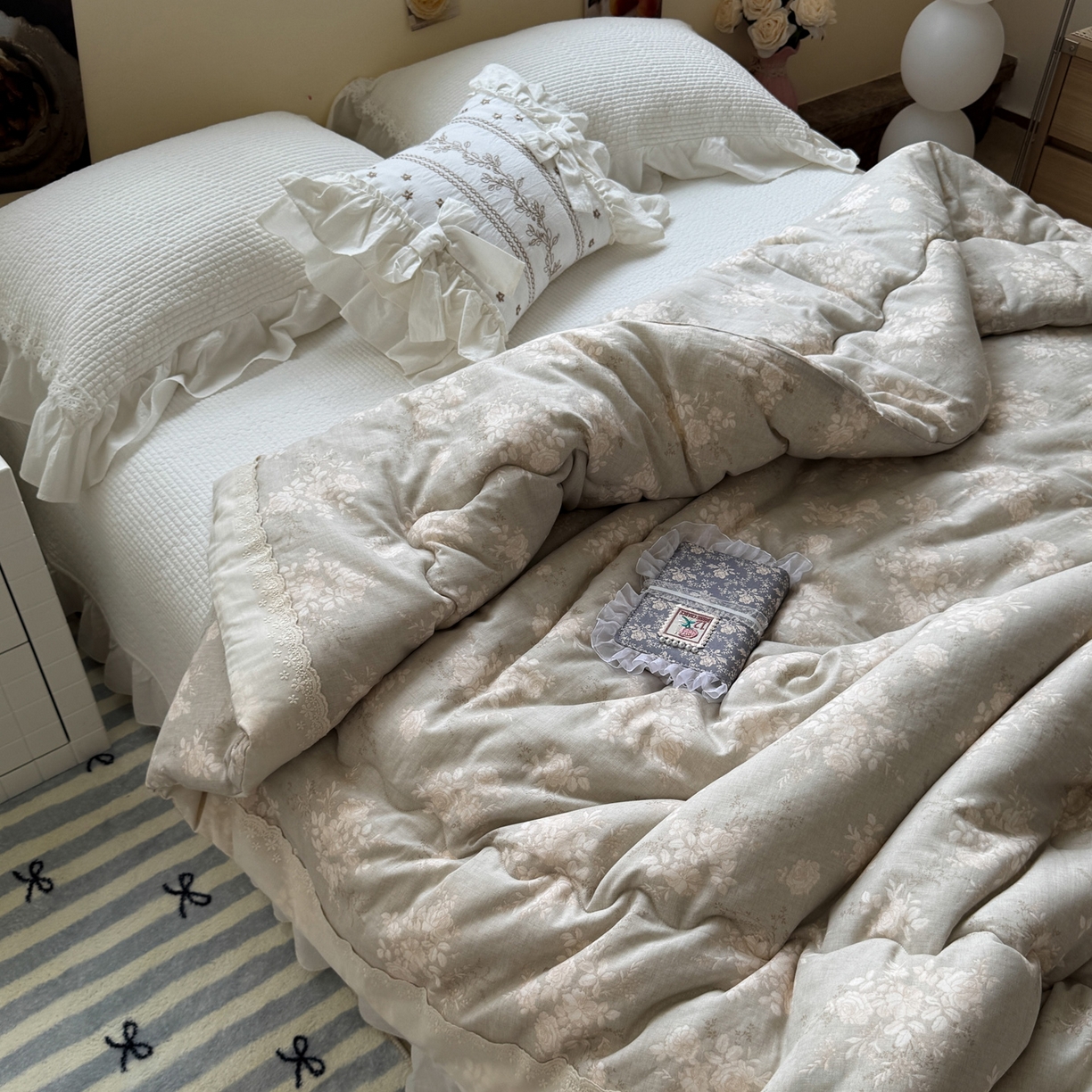 91家纺网 家纺一手货源 找家纺 一加一 2025新款A类全棉纯棉双层纱田园风懒人被冬被被子被芯（可水洗） 花蔓花影-灰