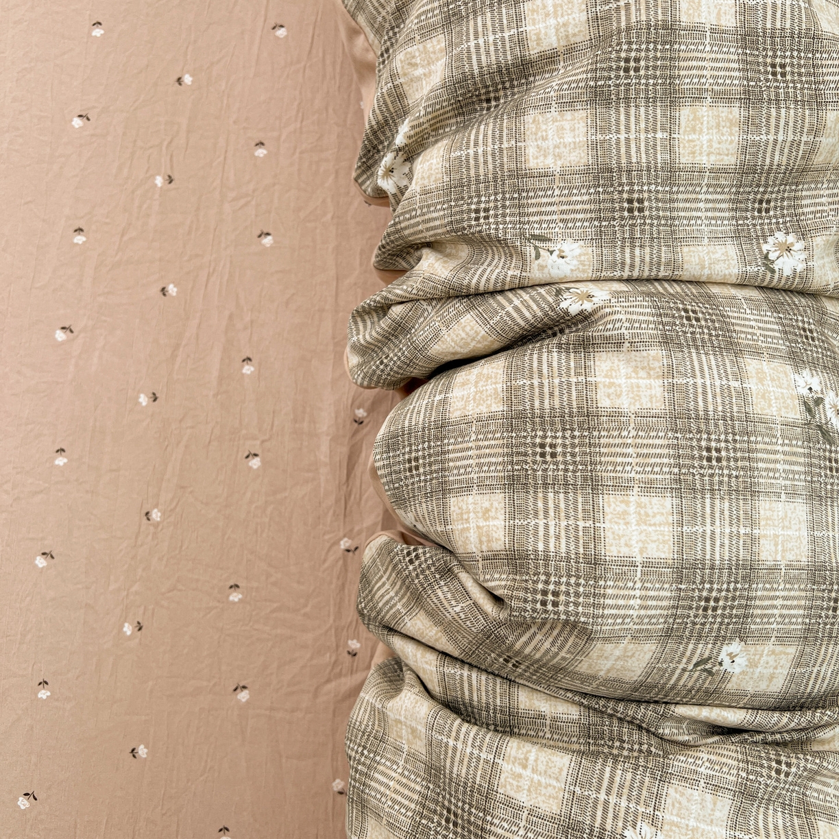 91家纺网 家纺一手货源 找家纺 韩后家纺 2025新款水洗棉印花系列四件套 洛川-咖