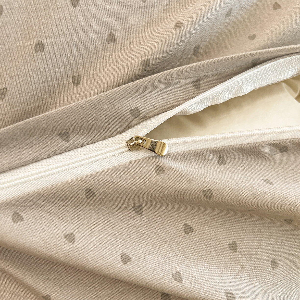 91家纺网 家纺一手货源 找家纺 韩后家纺 2025新款水洗棉印花系列四件套 波点淡翠-黄