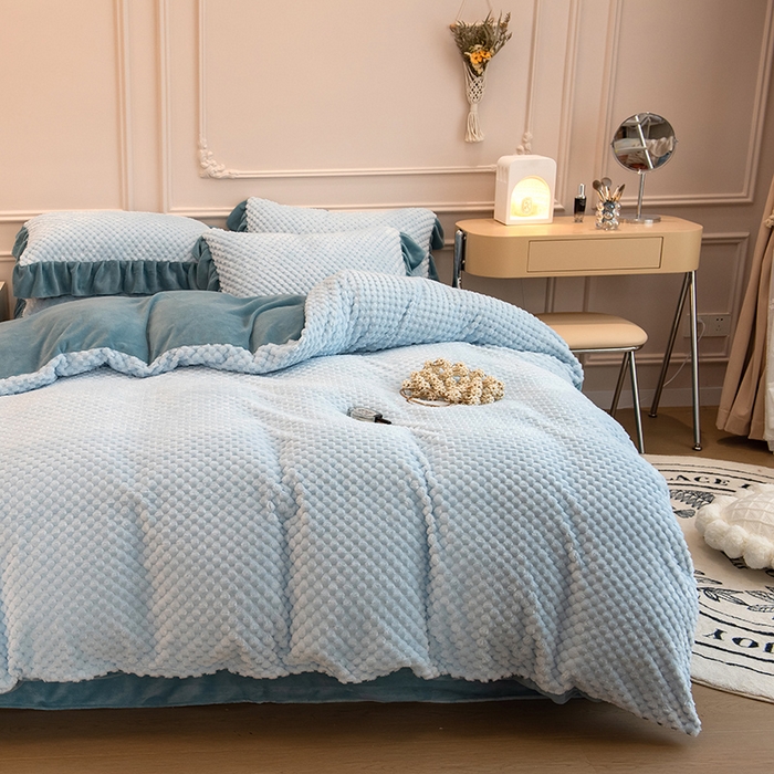 91家纺网 家纺一手货源 找家纺 摩妮卡 2025新款提花豆豆绒卡通印花牛奶绒四件套 马利蓝