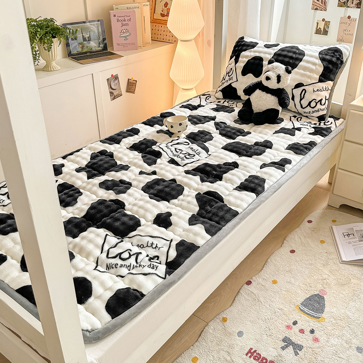 91家纺网 家纺一手货源 找家纺 眠势力 2025新款牛奶绒泡泡床褥加绒仿兔毛绒床褥子秋冬保暖珊瑚绒夹棉学生上下铺床护垫 奶牛