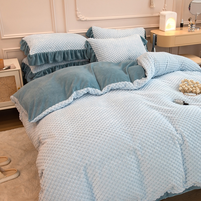 91家纺网 家纺一手货源 找家纺 摩妮卡 2025新款提花豆豆绒卡通印花牛奶绒四件套 马利蓝