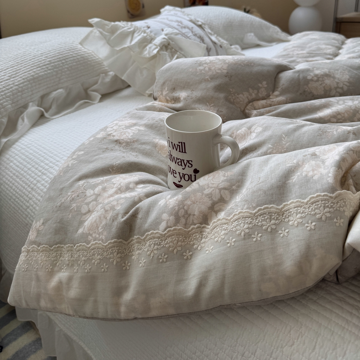 91家纺网 家纺一手货源 找家纺 一加一 2025新款A类全棉纯棉双层纱田园风懒人被冬被被子被芯（可水洗） 花蔓花影-灰