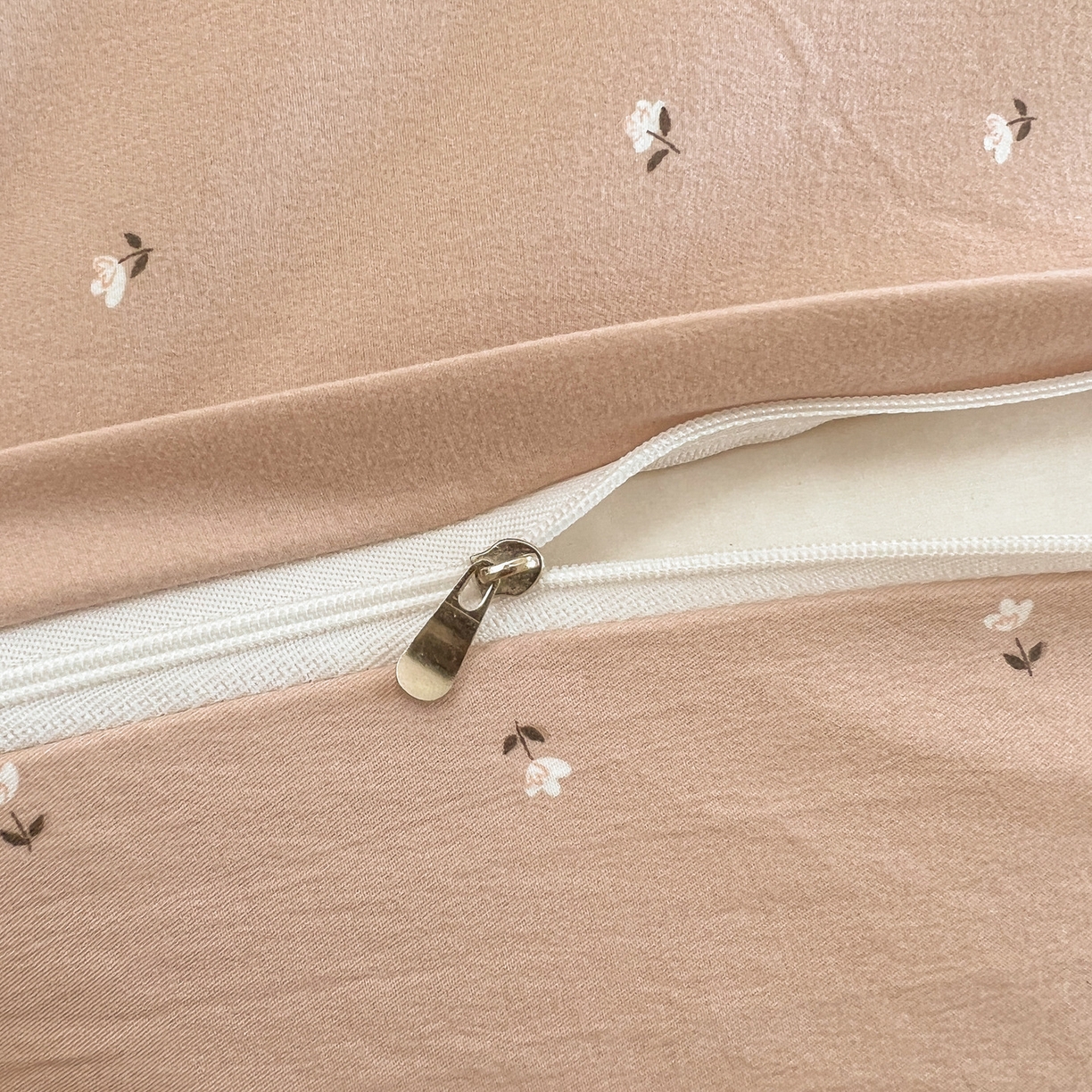 91家纺网 家纺一手货源 找家纺 韩后家纺 2025新款水洗棉印花系列四件套 挽梦-粉