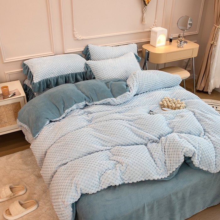 91家纺网 家纺一手货源 找家纺 摩妮卡 2025新款提花豆豆绒卡通印花牛奶绒四件套 马利蓝