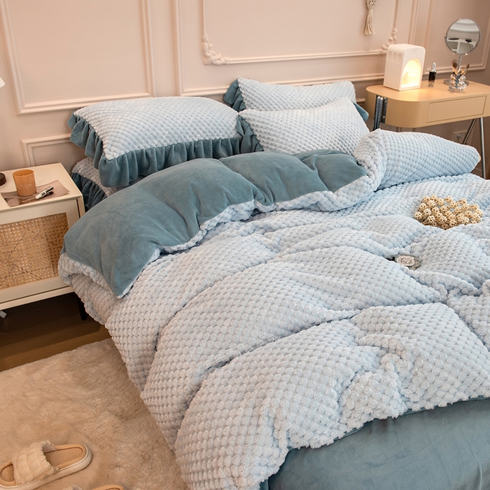 91家纺网 家纺一手货源 找家纺 摩妮卡 2025新款提花豆豆绒卡通印花牛奶绒四件套 马利蓝