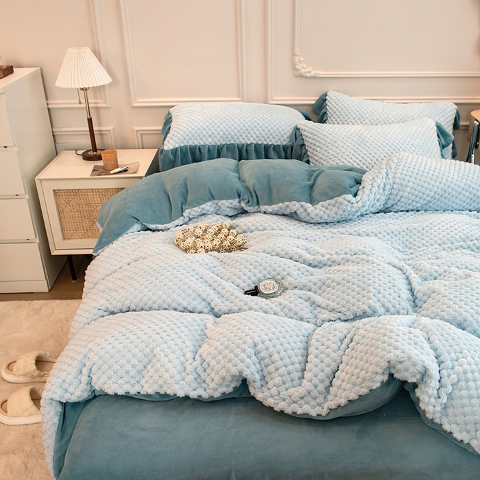 91家纺网 家纺一手货源 找家纺 摩妮卡 2025新款提花豆豆绒卡通印花牛奶绒四件套 马利蓝