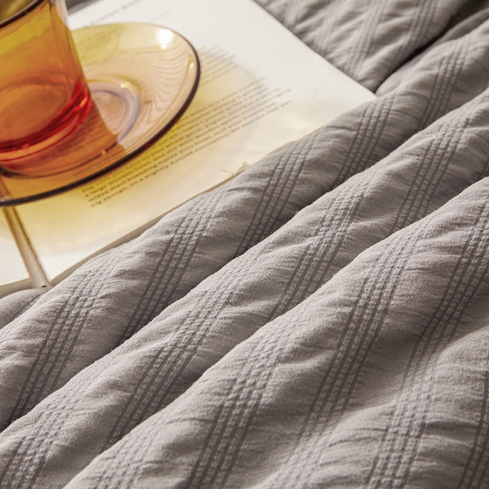 91家纺网 家纺一手货源 找家纺 （总）欢乐季 2025新款7A抗菌A类双喷提花泡泡棉大豆被四季被+被芯