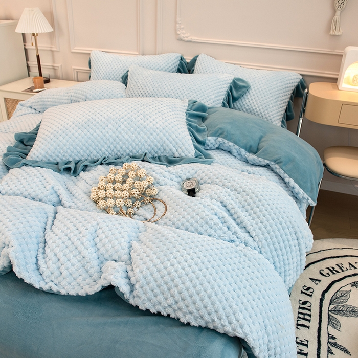 91家纺网 家纺一手货源 找家纺 摩妮卡 2025新款提花豆豆绒卡通印花牛奶绒四件套 马利蓝