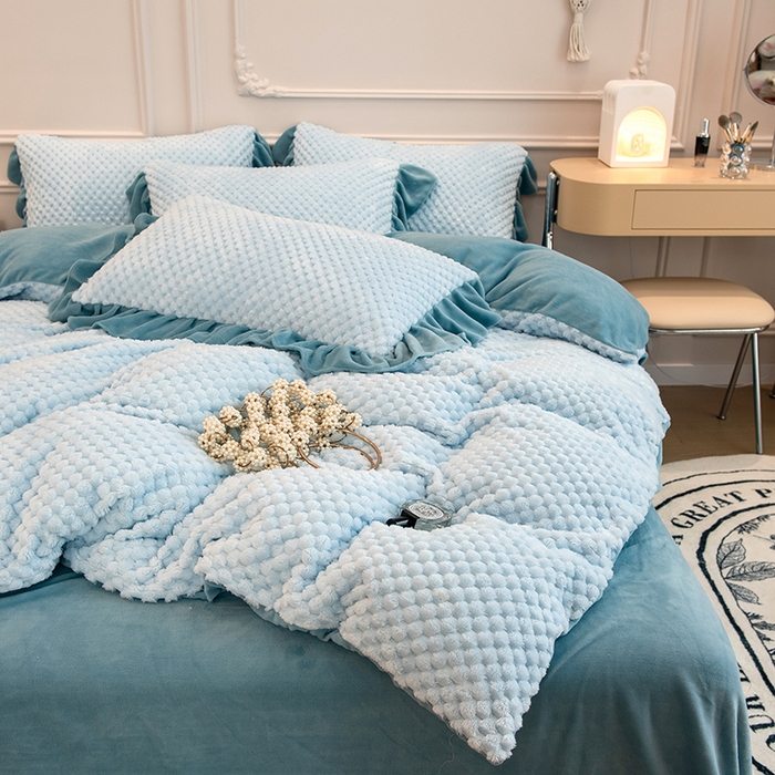 91家纺网 家纺一手货源 找家纺 摩妮卡 2025新款提花豆豆绒卡通印花牛奶绒四件套 马利蓝