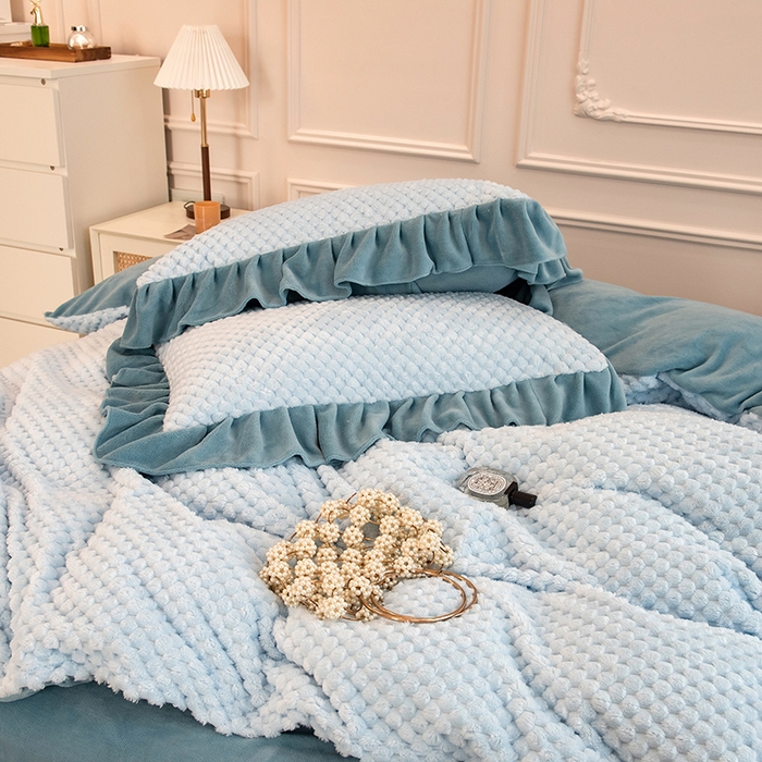 91家纺网 家纺一手货源 找家纺 摩妮卡 2025新款提花豆豆绒卡通印花牛奶绒四件套 马利蓝