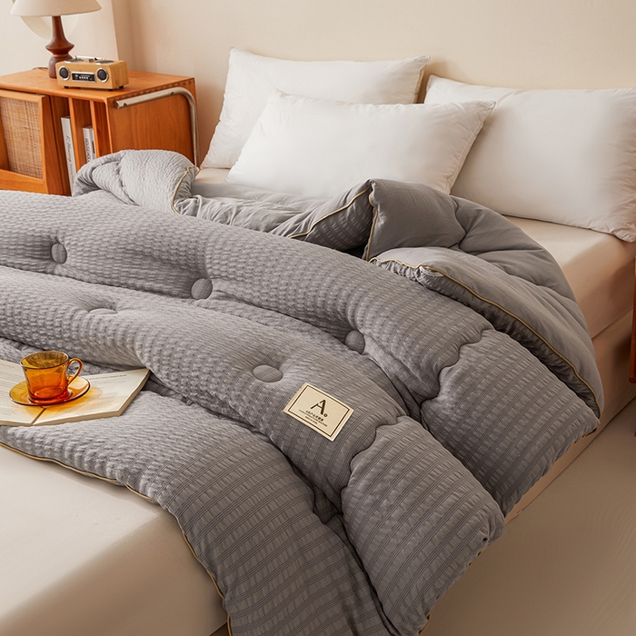 91家纺网 家纺一手货源 找家纺 欢乐季 2025新款7A抗菌A类双喷提花泡泡棉大豆被四季被+被芯（可以开发票—专票8个点） 高级灰