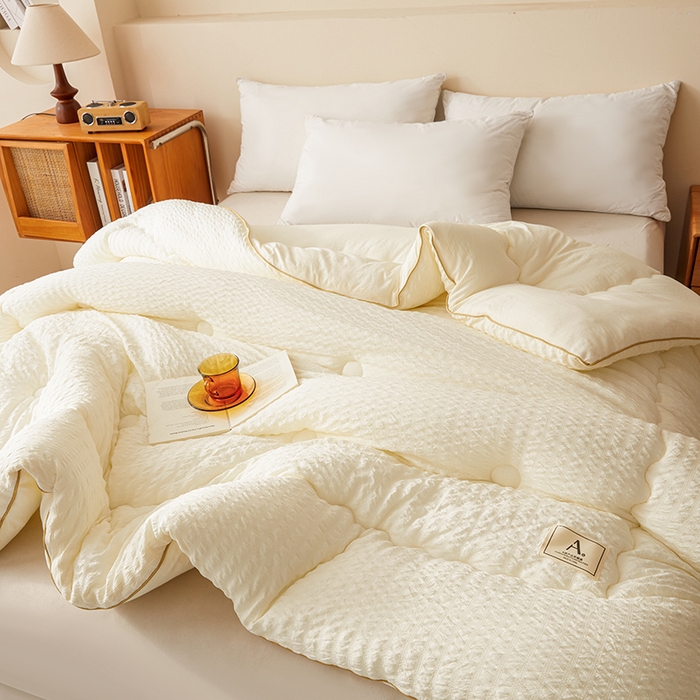 91家纺网 家纺一手货源 找家纺 欢乐季 2025新款7A抗菌A类双喷提花泡泡棉大豆被四季被+被芯（可以开发票—专票8个点） 凝脂白