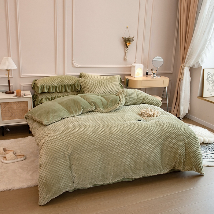 91家纺网 家纺一手货源 找家纺 摩妮卡 2025新款提花豆豆绒卡通印花牛奶绒四件套 蔓茵绿