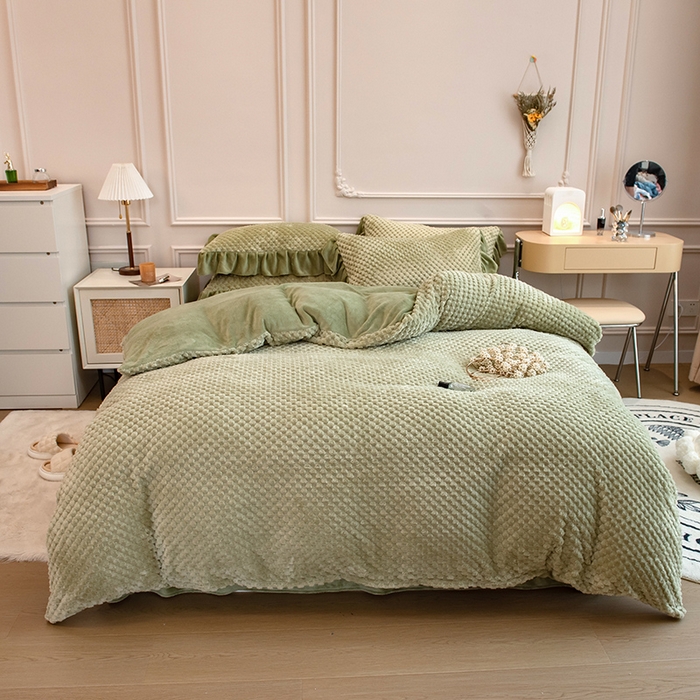 91家纺网 家纺一手货源 找家纺 摩妮卡 2025新款提花豆豆绒卡通印花牛奶绒四件套 蔓茵绿