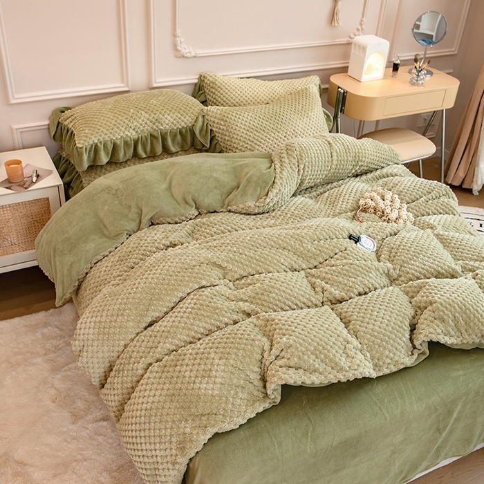 91家纺网 家纺一手货源 找家纺 摩妮卡 2025新款提花豆豆绒卡通印花牛奶绒四件套 蔓茵绿