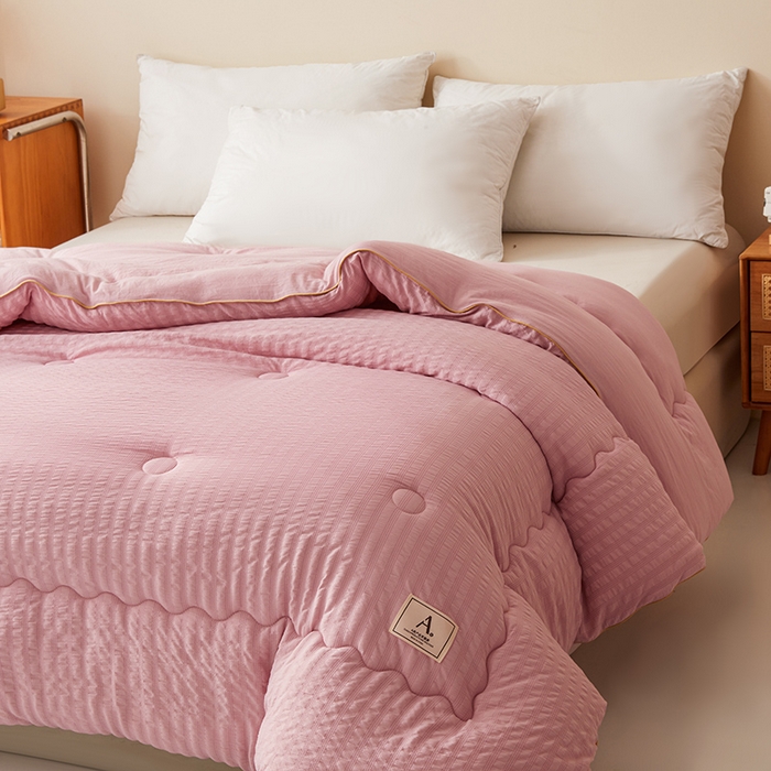 91家纺网 家纺一手货源 找家纺 欢乐季 2025新款7A抗菌A类双喷提花泡泡棉大豆被四季被+被芯（可以开发票—专票8个点） 柔和粉