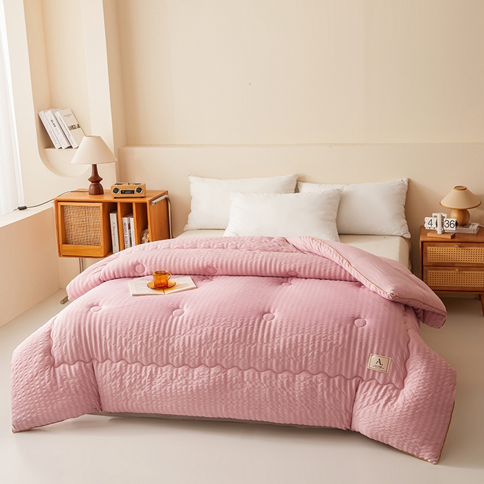 91家纺网 家纺一手货源 找家纺 欢乐季 2025新款7A抗菌A类双喷提花泡泡棉大豆被四季被+被芯（可以开发票—专票8个点） 柔和粉