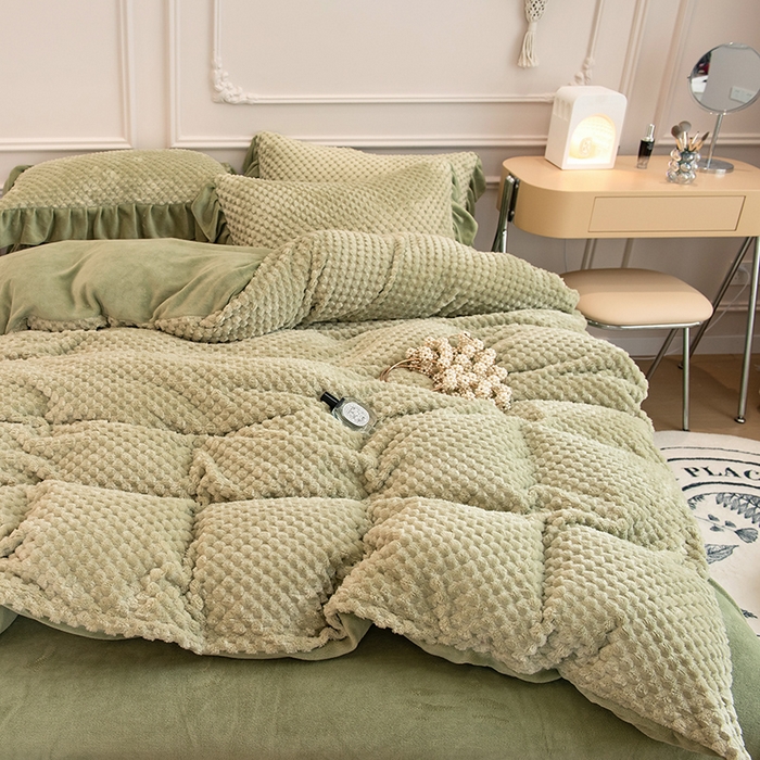 91家纺网 家纺一手货源 找家纺 摩妮卡 2025新款提花豆豆绒卡通印花牛奶绒四件套 蔓茵绿