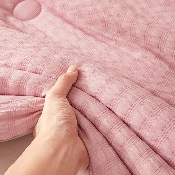 91家纺网 家纺一手货源 找家纺 欢乐季 2025新款7A抗菌A类双喷提花泡泡棉大豆被四季被+被芯（可以开发票—专票8个点） 柔和粉