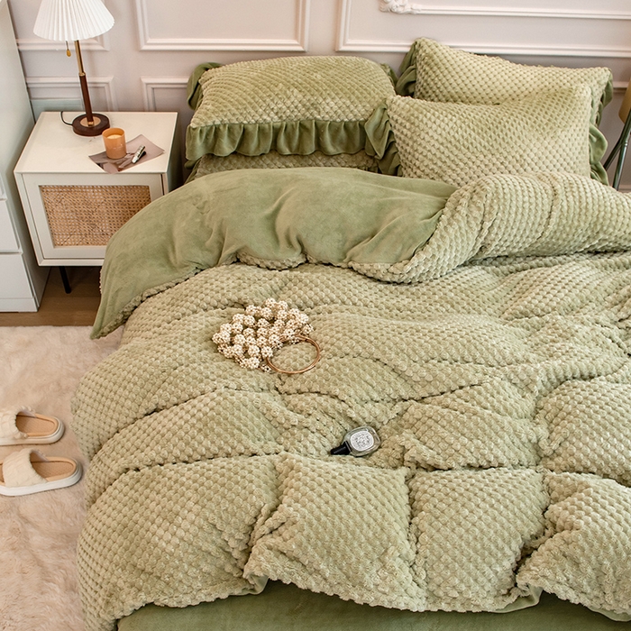 91家纺网 家纺一手货源 找家纺 摩妮卡 2025新款提花豆豆绒卡通印花牛奶绒四件套 蔓茵绿