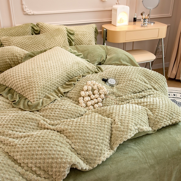 91家纺网 家纺一手货源 找家纺 摩妮卡 2025新款提花豆豆绒卡通印花牛奶绒四件套 蔓茵绿