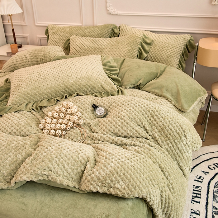 91家纺网 家纺一手货源 找家纺 摩妮卡 2025新款提花豆豆绒卡通印花牛奶绒四件套 蔓茵绿