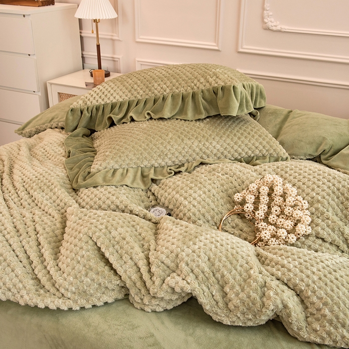 91家纺网 家纺一手货源 找家纺 摩妮卡 2025新款提花豆豆绒卡通印花牛奶绒四件套 蔓茵绿