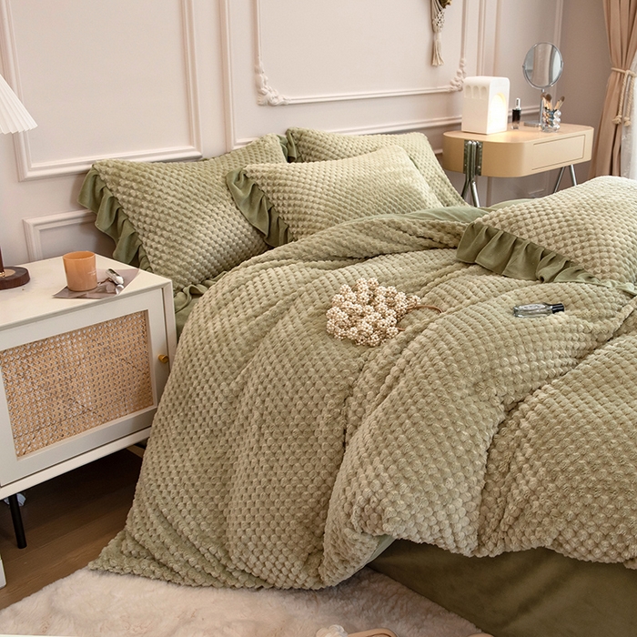 91家纺网 家纺一手货源 找家纺 摩妮卡 2025新款提花豆豆绒卡通印花牛奶绒四件套 蔓茵绿