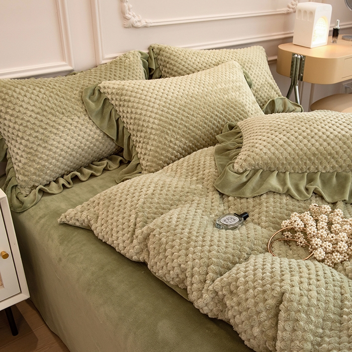 91家纺网 家纺一手货源 找家纺 摩妮卡 2025新款提花豆豆绒卡通印花牛奶绒四件套 蔓茵绿