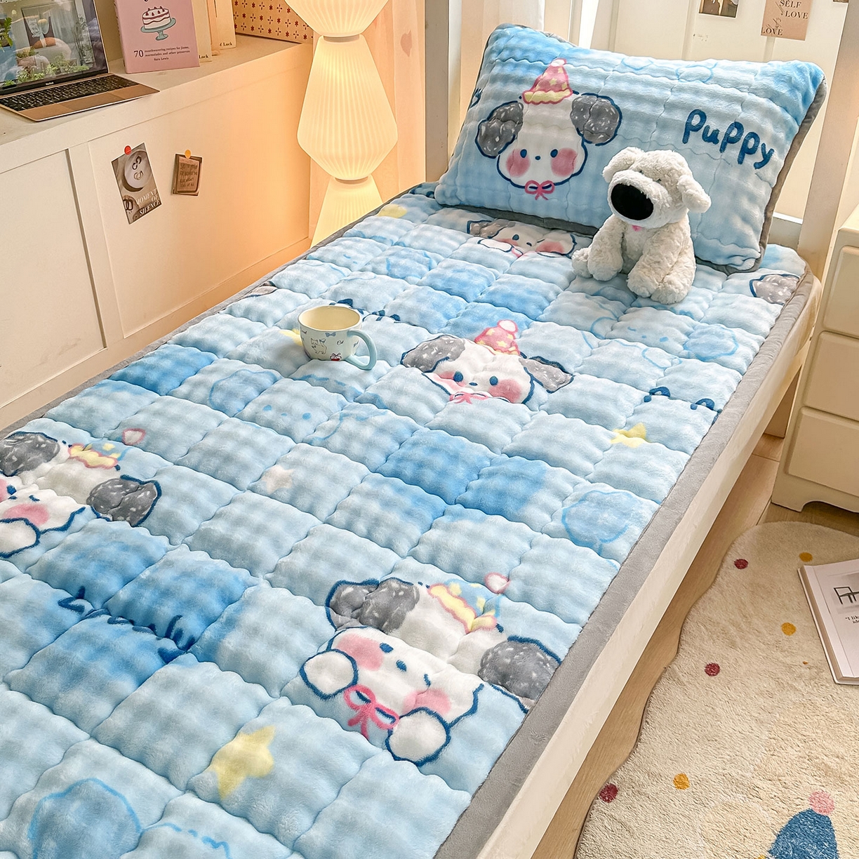 91家纺网 家纺一手货源 找家纺 眠势力 2025新款牛奶绒泡泡床褥加绒仿兔毛绒床褥子秋冬保暖珊瑚绒夹棉学生上下铺床护垫 趴趴狗